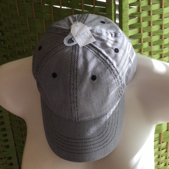 🦋NWT So Trendy Striped Baseball Cap Must Have 🦋 - Picture 2 of 7
